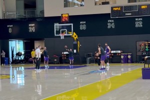 恢复喜人！在球队前往休斯顿前 东契奇训练进行了轻度投篮练习