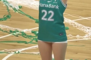 完美梨型身材！韩国啦啦队美女河智媛！可爱的风格也能驾驭~
